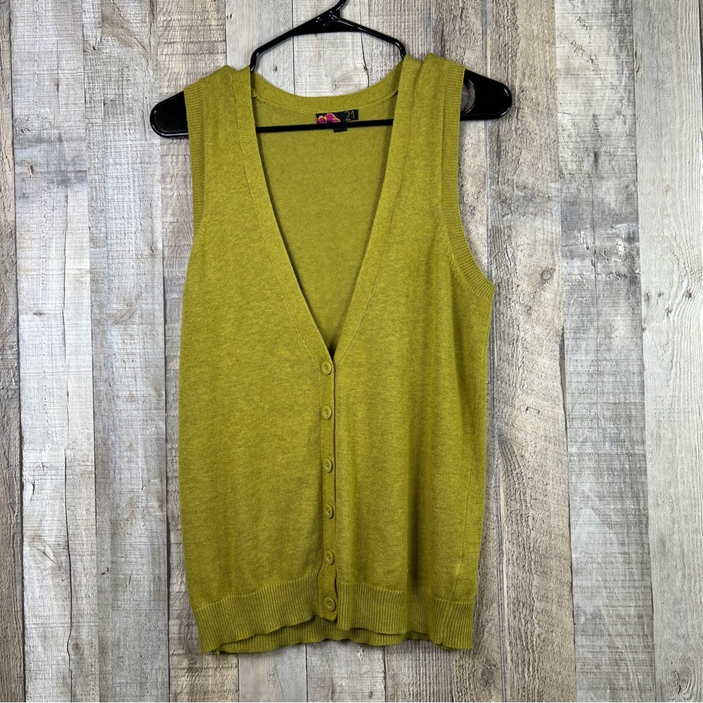 Rue 21 Medium Button Front Lightweight Sweater Vest